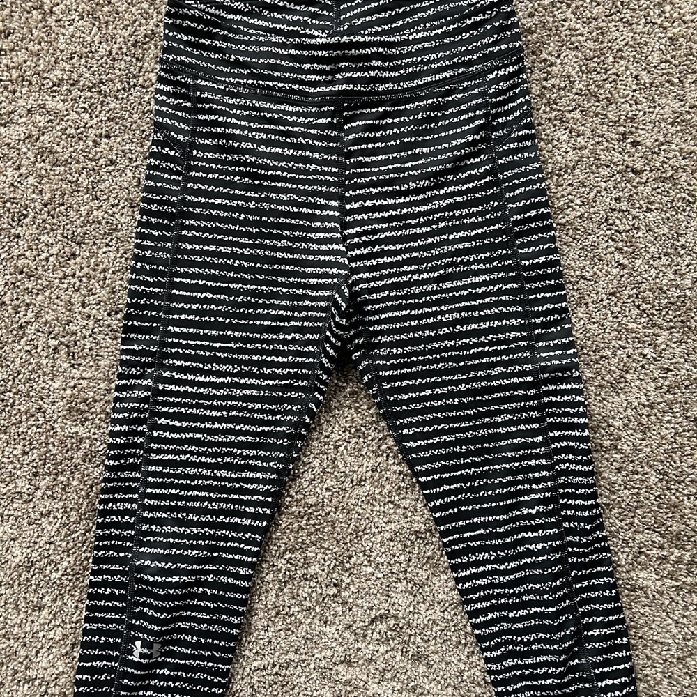 Under armor dropped leggings size small